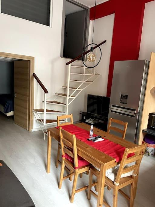 Comfy Apartment With Low Ceiling Attic Athene Buitenkant foto