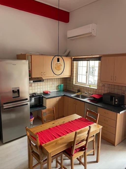 Comfy Apartment With Low Ceiling Attic Athene Buitenkant foto