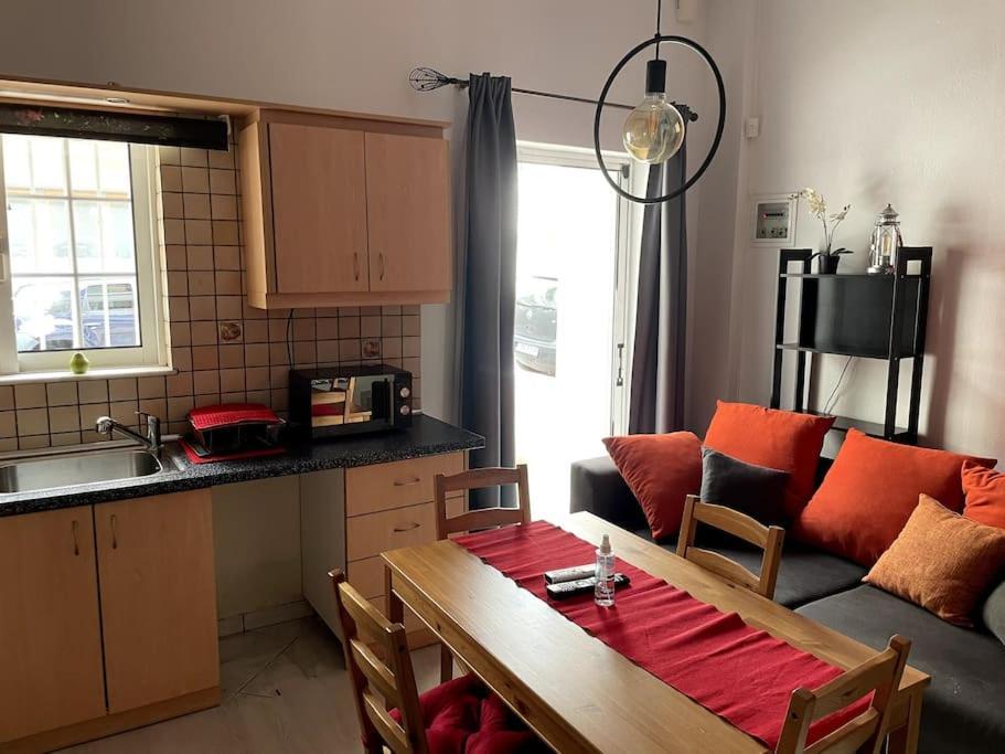 Comfy Apartment With Low Ceiling Attic Athene Buitenkant foto