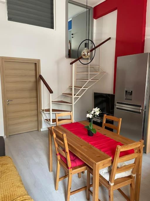 Comfy Apartment With Low Ceiling Attic Athene Buitenkant foto